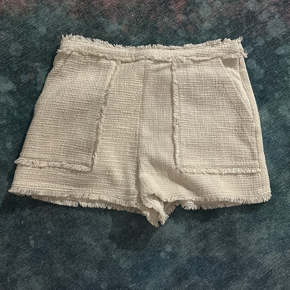 5 á 7 Cinq a Sept Cream Boucle Allen Shorts Sz 12 - Picture 4 of 6